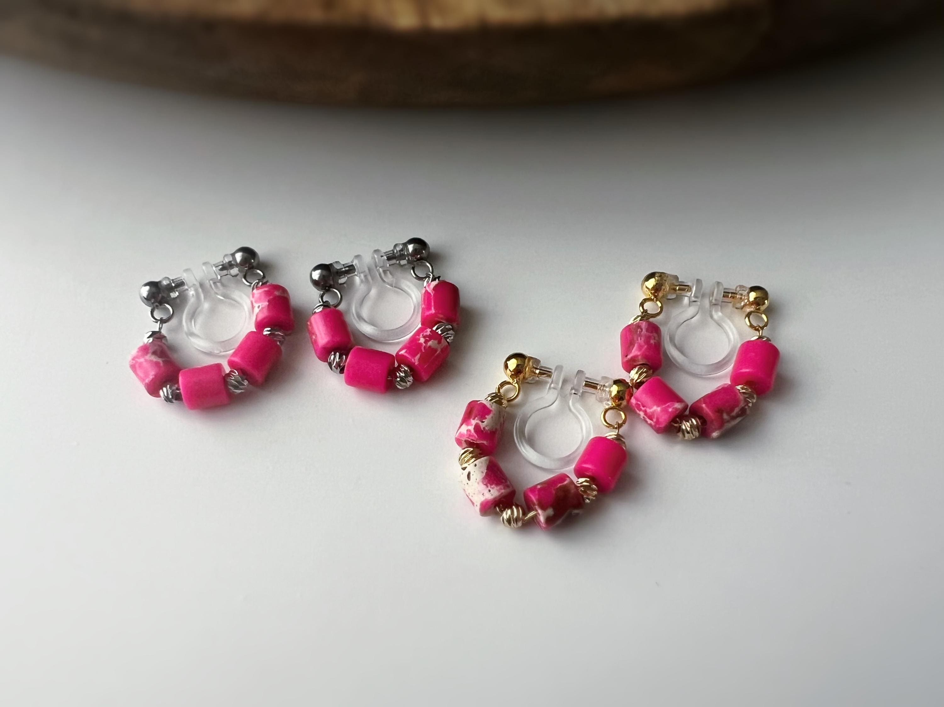 Elegant clip-on earrings Cylindrical pearls neon pink white stones Gold/silver engraved pearl. Comfortable natural refined look