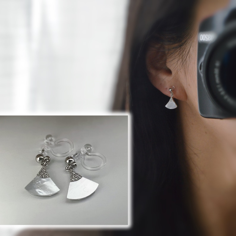 Boucles d'oreilles pendantes Clips INVISIBLES, mini perle argenté éventail nacre blanche mini zircon. Clips d'oreilles moderne Comfortable. image 1