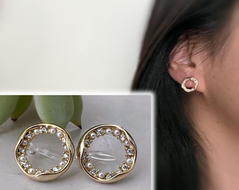 INVISIBLE Clip Earrings Circle Gold Mini White Pearl and Zircon, Comfortable Clip Earrings Daily Minimalist Jewelry.