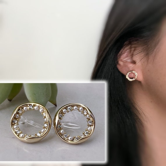 INVISIBLE Clip Earrings Circle Gold Mini White Pearl and Zircon Comfortable Clip Earrings Daily Minimalist Jewelry. Etsy Ireland