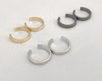 Aros de 13 mm. Pendientes de clip de plata, oro y metal negro, para orejas sin perforar. Joyas para uso diario.
