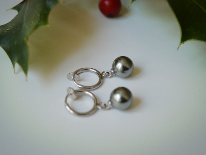 Boucles d'oreilles CLIPS avec perles blanc/ rose/ gris Gris