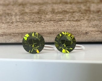 Unsichtbare CLIPS Ohrringe runder Kristall OLIVINE PureCristal Kristalle kleine runde olivgrüne Ohrclips, minimalistischer Schmuck