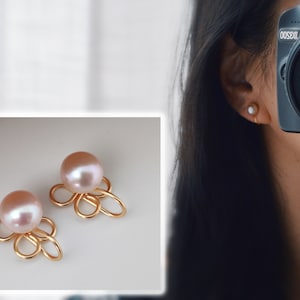 PAINLESS !! CLIPS U earrings in the shape of a 4-leaf clover, pink freshwater pearl. Delicate Curls