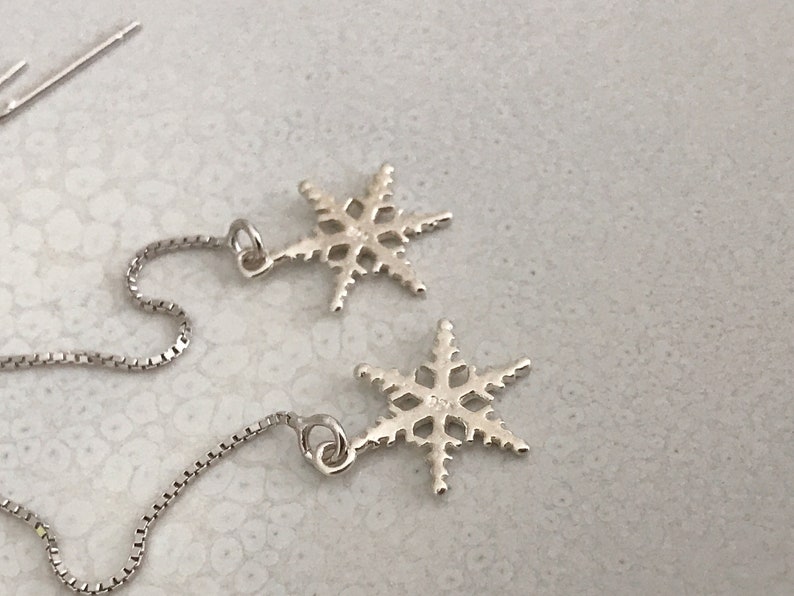Flocon de neige hiver Cadeaux No\u00ebl Cha\u00eenette coulissante D\u00e9licates Minimaliste Moderne Cha\u00eenes d\u2019oreilles traversantes Argent 925