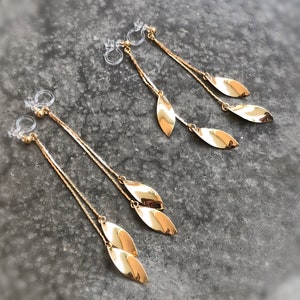 Boucles D'oreilles Pendantes Argentées Motif Feuilles - Bijou Fantaisie 629 - Occasion Parfait état