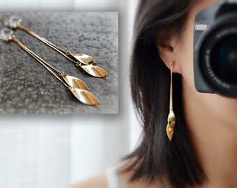 Long INVISIBLE CLIPS earrings dangling gold-colored leaf tassel, 18k gold plated. Daily jewelry.