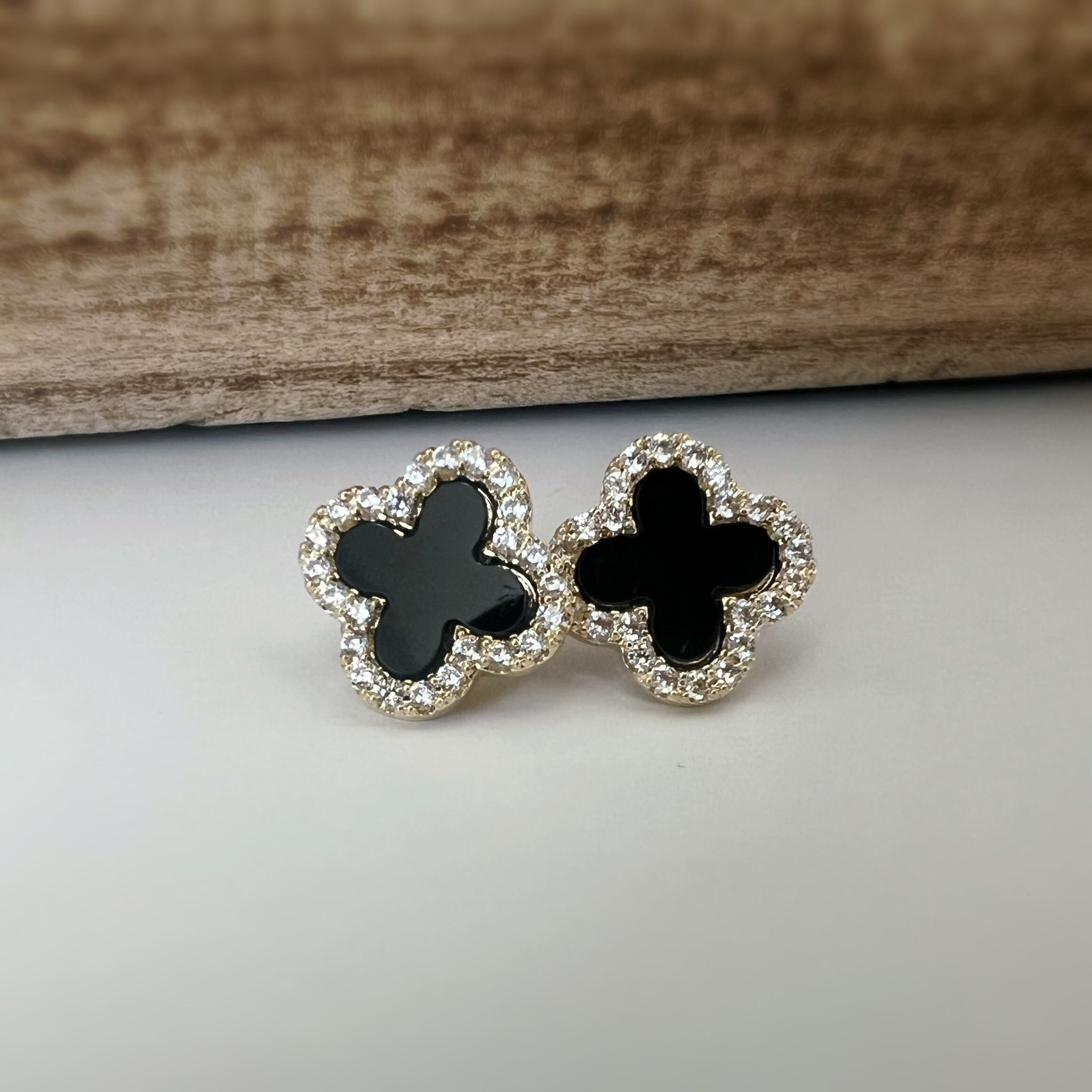 Invisible EAR CLIPS, 4 Leaf Clover Gold Lucky Charm Mini