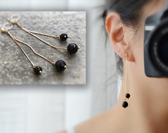 Longues Boucles d'oreilles CLIPS INVISIBLES pendantes chaîne serpent 18K plaqué d'or, Double Perles agates noires, perle facette.