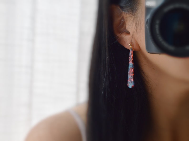 Hanging earrings Acetate in the shape of a drop of water red blue, small golden pearl CLIPS Invisible. image 6