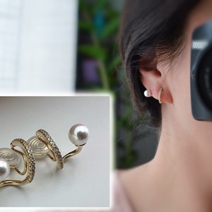 SANS DOULEUR Boucles d'oreilles CLIPS U spirale Croix Mini Pierres Zircon Perle blanche 6mm, plaqué d'Or. Clips d'oreilles confortable. image 1