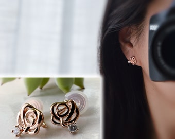 SANS DOULEUR ! Boucles d'oreilles CLIPS U spirale petite Fleur Rose Mini Pierres Zircon  couleur Or rose. Clips confortable prêt à offrir