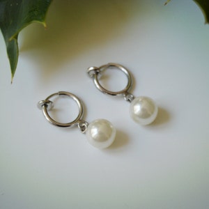 Boucles d'oreilles CLIPS avec perles blanc/ rose/ gris Blanc