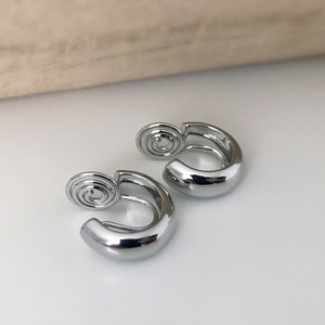 PAINLESS CLIPS U spiral earrings Small circle gold / silver color. Comfortable Ear Clips Delicate Earrings Silver