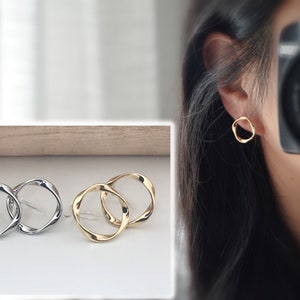 INVISIBLE Clip-on Earrings Silver / Gold Color Circle, Twisted Circle Ear Clips Comfortable Minimalist Daily Jewelry.