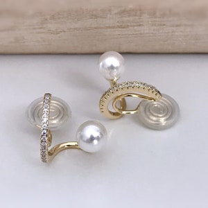 SANS DOULEUR Boucles d'oreilles CLIPS U spirale Croix Mini Pierres Zircon Perle blanche 6mm, plaqué d'Or. Clips d'oreilles confortable. image 2