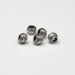 Sechs 8 mm 925 Sterlingsilber tonnenförmige Großlochperlen, 6,7 Gramm; Lot von Sechs Sterling Silber Barrel Spacer Perlen in Bali hergestellt Bild 5