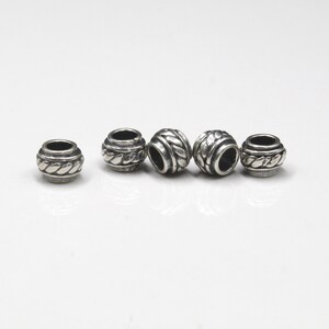 Sechs 8 mm 925 Sterlingsilber tonnenförmige Großlochperlen, 6,7 Gramm; Lot von Sechs Sterling Silber Barrel Spacer Perlen in Bali hergestellt Bild 2