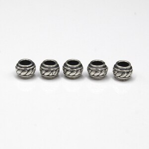 Sechs 8 mm 925 Sterlingsilber tonnenförmige Großlochperlen, 6,7 Gramm; Lot von Sechs Sterling Silber Barrel Spacer Perlen in Bali hergestellt Bild 8