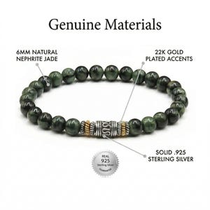 Pu&ograve; includere: Un braccialetto di perline con perline di giada nefrite naturale da 6 mm. Il braccialetto include dettagli placcati in oro 22K e una chiusura in argento sterling massiccio .925. Il testo "Genuine Materials" &egrave; visualizzato in alto.