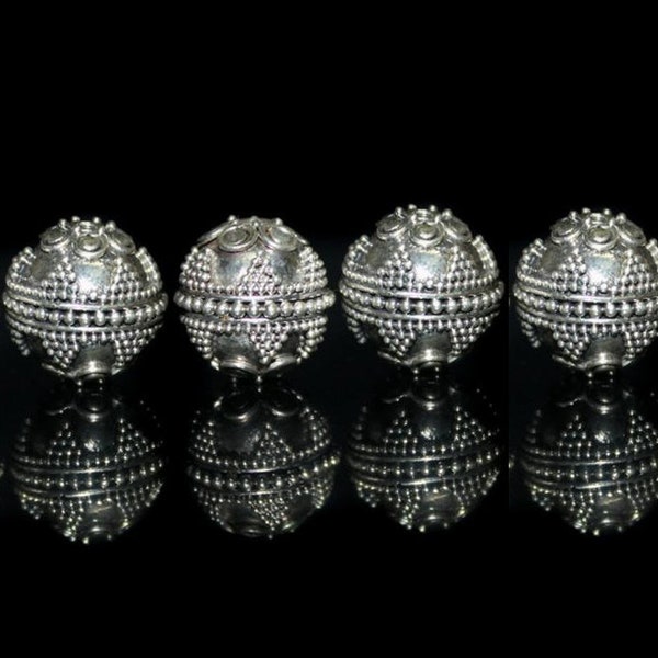 Quatre perles de granulation d’argent sterling de 13mm, perles d’argent sterling, perles de Bali, perles, perles de Bali d’argent sterling. 13mm Perles d’argent.
