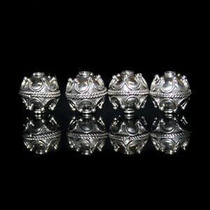 Quatre perles de Bali en argent sterling 10 mm, Quatre véritables perles en argent sterling 925, 10 mm. Perles de Bali en argent sterling.
