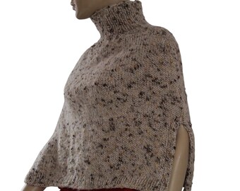Hand-Knitted Alpaca Womens Chunky Knit Poncho Gray, Capelet, Winter Wool Cape, Stylish Minimalist Design for Her, Warmth and Elegance
