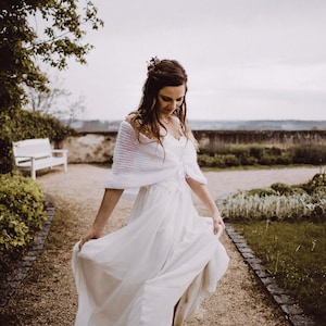 White cape, Bridal Shawl, Bridal Wedding Shawl, White Shawl, White Bridal Shawl, Ivory Capelet, Wedding Capelet, Bridesmaids Gift Shawl