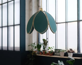 Simple flower pendant light - Jungle green and gold