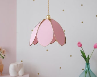 Simple flower pendant light - Sugar and gold
