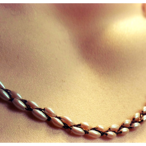 Collier Ancien En Perles Nacrées - Fermoir Strass Créateur - Longueur 46-50 Cm - Occasion Rétro