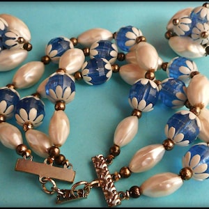 Fun Fabulous Fifties set -  1950&#39;s bracelet & clip on earrings, lucite flowers and beads Jewelry Set ~ Mid Century early Plastic, Blue White