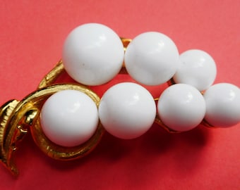 Stunning Vintage 1950s Brooch/Pin - gold tone, snowy white lucite "grapes" motif  MCM mid century pin up girl glamour chic, larger size