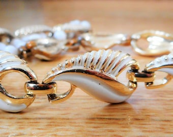Elegant CORO PEGASUS Des.Pat.Pend Vintage 1950s white enamel Necklace, abstract leaf motif, milk glass beads, timeless mid century chic MCM