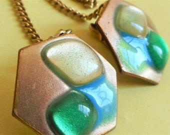 Super Cool MCM Enamel Art Glass Hexagonal Sweater Clips ~ Vintage 1950s Sweater Guard ~ delicate gold tone chain ~ mint mid century modern