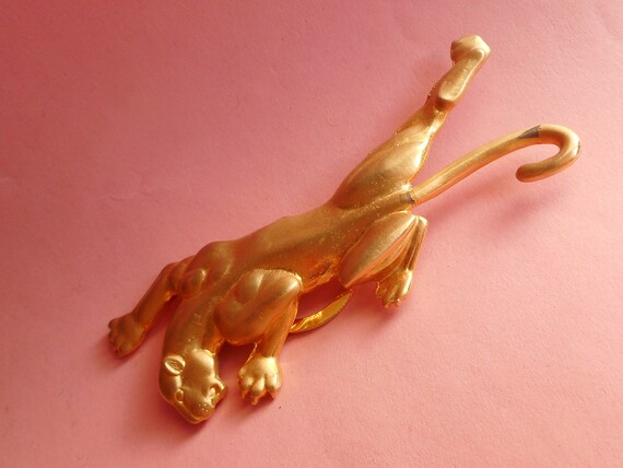 Striking Vintage Panther gold tone scarf clip-  o… - image 2
