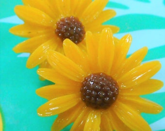 Cute Vintage sunflower earrings for pierced ears ~ plastic floral flower power mid century kitsch
