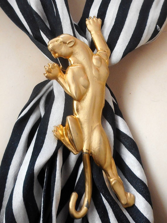 Striking Vintage Panther gold tone scarf clip-  o… - image 1
