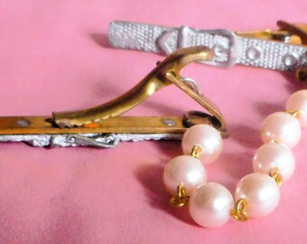 NOS Unique gold tone 1950s 60s vintage sweater clip ~ sweater guard, cardigan clip, cape closure, silver belt decorstion