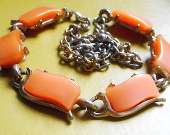 Beautiful butterscotch lucite - pale orange 1950s vintage link necklace, gold tone chain, mid century glamour, wavy curved "stones", MCM