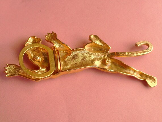 Striking Vintage Panther gold tone scarf clip-  o… - image 7