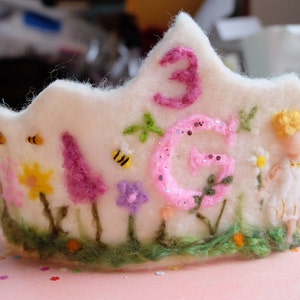 Sparkling Spring: Colorful and Glittery Yarn Birthday Crown with Customizable Letters, Wool Felting Birthday Crown