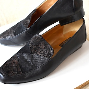 Vintage 90&#39;s black leather loafers/ Women&#39;s cap toe print loafers/ Hipster slip-on leather shoes/ Low-heel boho shoes/ Comfy loafers/ 5 UK