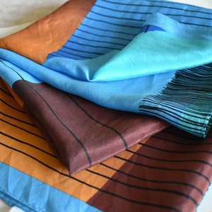 Vintage Y2K print silk scarf/ Large scarf/ Square scarf/ Scarf in warm colours/ Stunning scarf