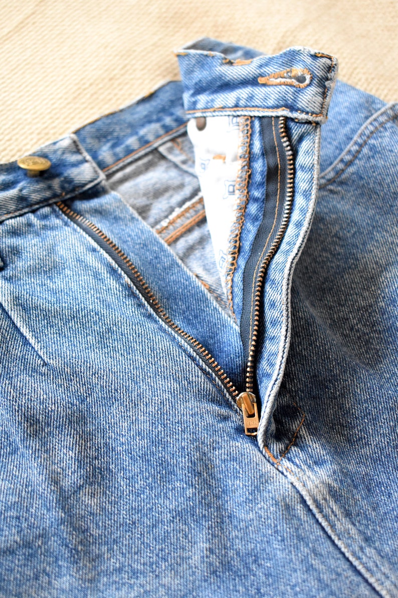 Vintage 90/'s high-waisted stone-washed denim skirt Laura Biagiotti pencil skirt Knee-length blue denim skirt Hipster boho skirt Size 27