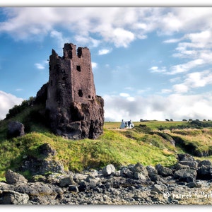 Côte de l'Ayrshire, château de Dunure sud-ouest de l'Écosse. Impression d'archives Fine Art Glicee. image 2
