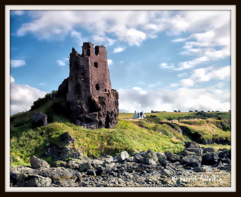 Côte de l'Ayrshire, château de Dunure sud-ouest de l'Écosse. Impression d'archives Fine Art Glicee. image 3