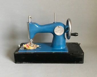 child sewing machine / soviet sewing machine / vintage sewing machine