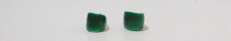 Never Worn Minimalist Mod Neo Victorian Steampunk Boho Vintage Gift Small Oval Enameled Dark Green Clip On Non Pierced Earrings