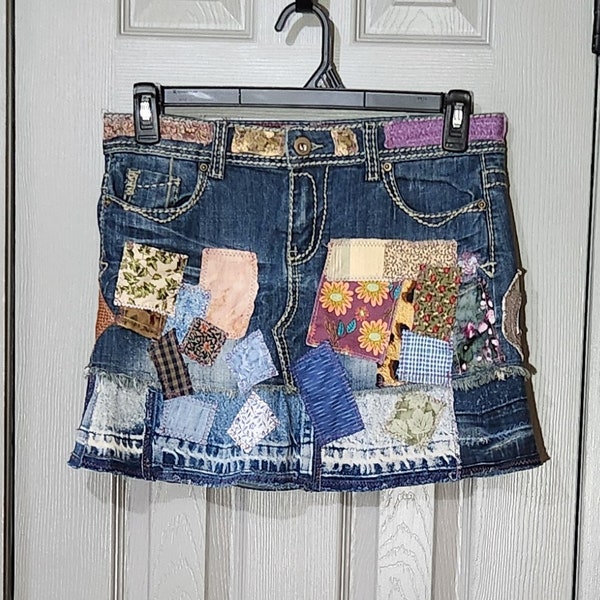 sz 7 patchwork denim jean skirt with graffiti style patches y2k distressed ripped reworked reconstructed above the knee mini beach tropical